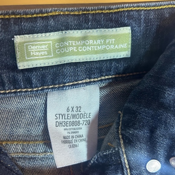 DENVER HAYES, size 32 contemporary fit, straight leg blue jean, denim - Picture 3 of 5